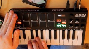 akai mpk mini PLAY demo (pt.1)