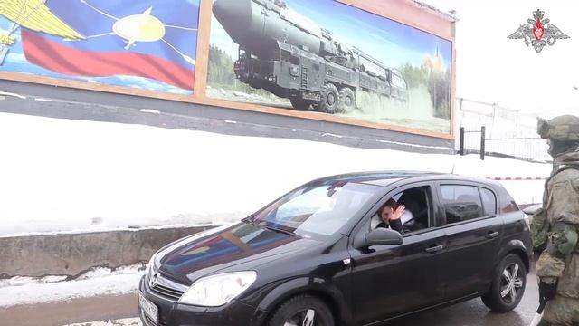 Военнослужащие РВСН поздравили женщин