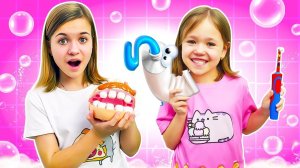 Первый зуб куклы Беби Бон Эмили! Игры в больницу с игрушками — Видео для девочек
