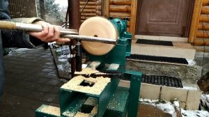 САМОДЕЛЬНЫЙ ТОКАРНЫЙ СТАНОК ПО ДЕРЕВУ - СВОИМИ РУКАМИ. ПЕРВЫЙ ЗАПУСК.