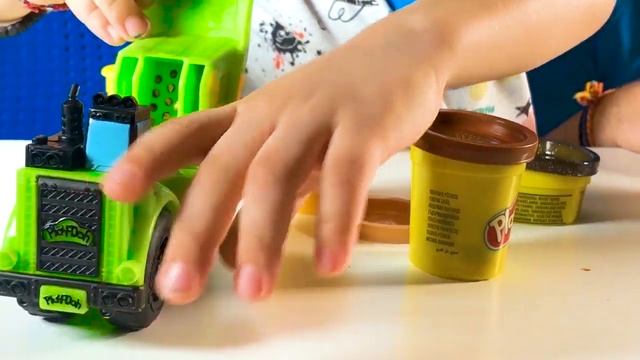 Лепим из пластилина дорогу Play Doh Wheels своими руками - Видео для детей смотреть онлайн