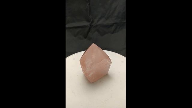 минерал Розовый кварц кристалл 4.5х5.5х7.5 см смотреть онлайн