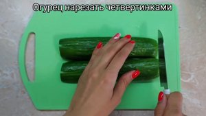 Летний салат с редиской, молодой капустой и огурцом