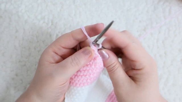 ДЕТСКИЕ СЛЕДОЧКИ - ТАПОЧКИ  СВЯЗАННЫЕ НА 2 СПИЦАХ. ОЧЕНЬ ЛЕГКИЕ И ПРОСТЫЕ. ДЛЯ НАЧИНАЮЩИХ.