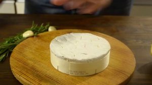 Камамбер  запеченный с чесноком и розмарином | Как запечь сыр камамбер