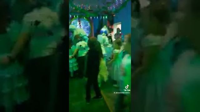 Новогодний утренник 1б в ритме танца 25 декабря 2021 г..mp4