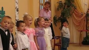 2010 Садик, утренник – Ева орёт, т.е. поёт))): «Листья по ветру летят»