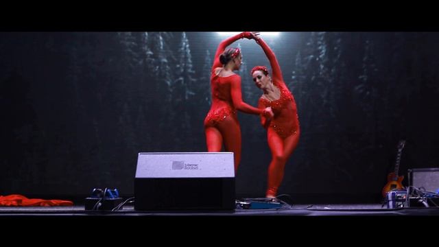 Acro Duo LuNA - Zombie / Танцевально акробатический перформанс