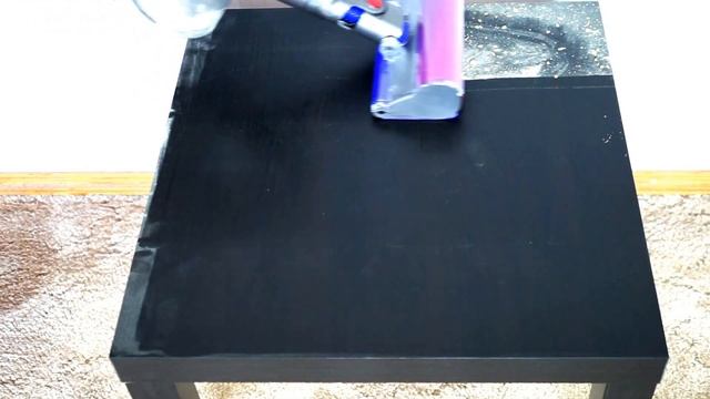 Dyson V8: насадка Fluffy, пример работы смотреть онлайн