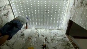 Потолок в ванной! Светящийся потолок в душе на керамогранит 3