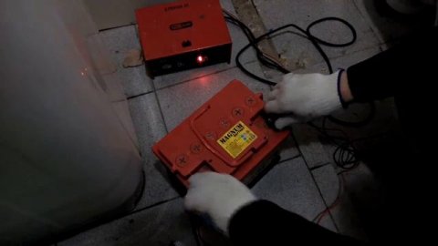 Как правильно поставить аккамулятор на зарядку. Советы