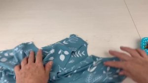 Цельнокроеная обтачка горловины и проймы. Finishing neckline and armholes with one piece lining.