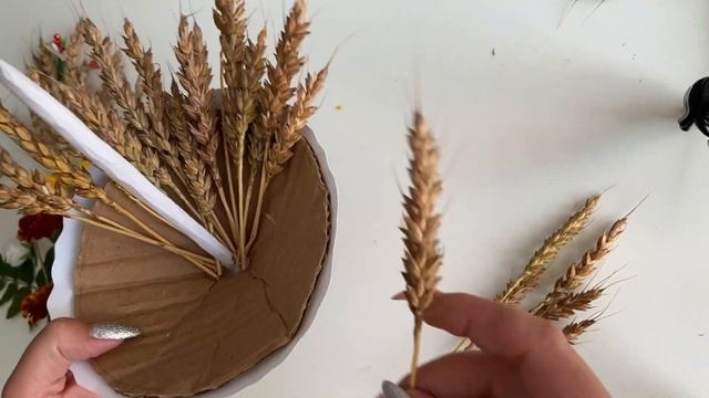Осенняя поделка ЗОНТ с дарами осени. Из природного материала