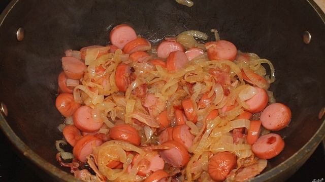 Тушеная кислая капуста с сосиской