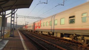 Электровоз 2ЭС4К-140 с поездом№014С Адлер-Саратов платформа Известия 22.08.2017