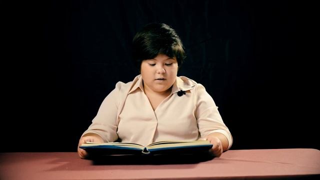 Александра Зверева. Сказка «Яблоко». Автор Владимир Сутеев. смотреть онлайн