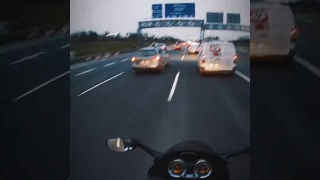 Suzuki bandit 600 S short spin around Dublin. смотреть онлайн