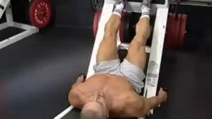 Мастер-класс бодибилдинга. Жим тележки ногами