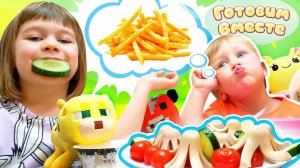 Готовим с Машей и Бьянкой Капуки Кануки сосиски осьминожки и картошку фри! Рецепт для детей