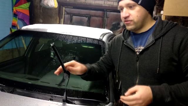 Что делать, если часть стекла не очищается дворниками? смотреть онлайн