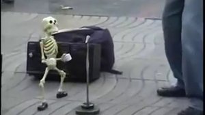 Прикол, танцующий скелет
