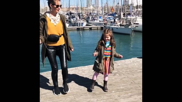 Chika Barcelona Dance смотреть онлайн