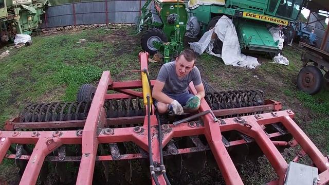 ТРАКТОР БУКСУЕТ. МАЛЕНЬКИЙ ТРАКТОР С ОГРОМНОЙ МОЩНОСТЬЮ смотреть онлайн