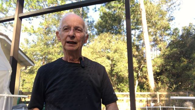 Building a 14" Wire and Sphagnum Moss Hanging Basket смотреть онлайн