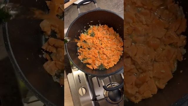 Паста с копченым лососем  в сливочном соусе  – Cremige Lachs Pasta mit Sahnesoße