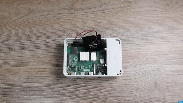 Raspberry Pi 4 NEEDS A FAN - How to Install CanaKit Heatsink and Fan смотреть онлайн