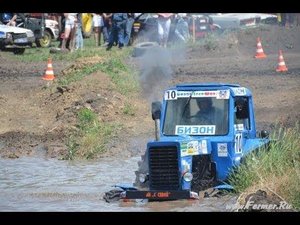 Трактор застрял в яме с водой Бизон Трек Шоу 2013