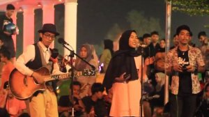 Asik!! Suara cewenya bikin Penonton terpukau_ Cover Tolong By_Budi Doremi