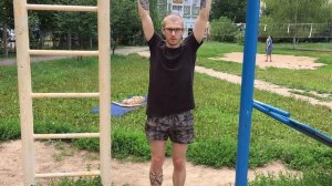 Вис на турнике.  Как правильно висеть на турнике. Правильная растяжка позвоночника на доске.