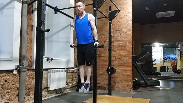 Отжимания на брусьях / Parallel Bar Dip смотреть онлайн