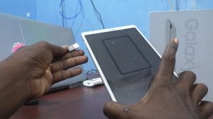 How to remove SIM card and SD card in Samsung Galaxy Tab A7 Lite