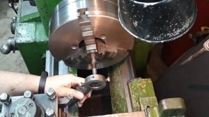 Как нарезать резьбу без перекоса плашкой на кривом прутке
