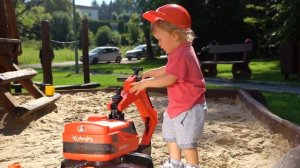 Toy Ride-on / KUBOTA  EXCAVATOR + HELMET + 2 CONES / 102 /Falk Toys / France