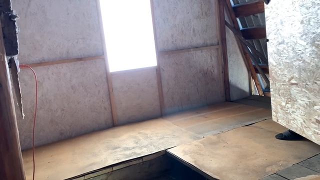 ПРОДОЛЖАЕМ БЮДЖЕТНЫЙ РЕМОНТ МАНСАРДЫ В ДАЧНОМ ДОМИКЕ/МАНСАРДА ИЗ ЧЕРДАКА/СТЕЛИМ НОВЫЙ ПОЛ В МАНСАРД смотреть онлайн