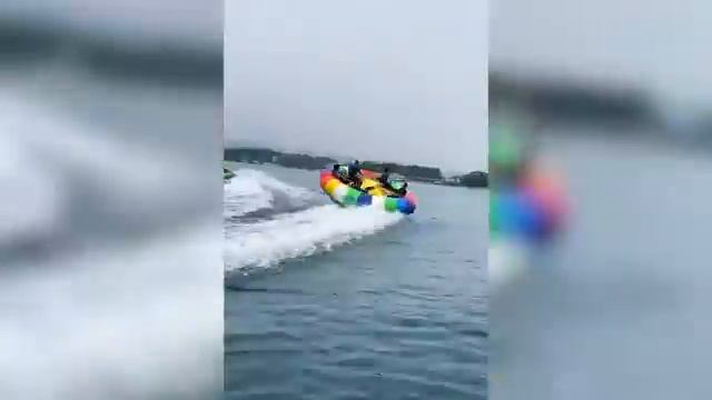 НА КАМЕРУ ПОПАЛ МОМЕНТ, КОТОРЫЙ НЕ МОЖЕТ ОСТАТЬСЯ НЕЗАМЕЧЕННЫМ смотреть онлайн