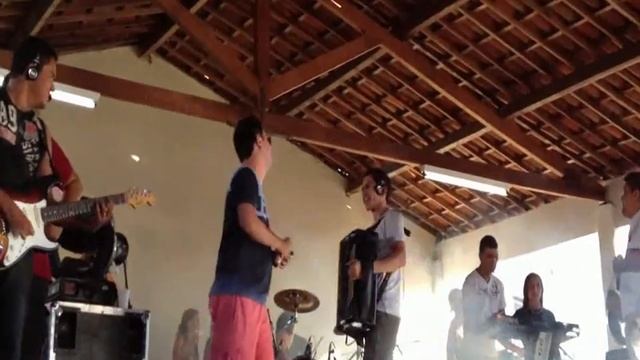 Dezim Cantando com Forró Pop na Feijoada do Danadim смотреть онлайн