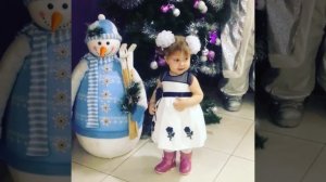 Новогодние игрушки свечи и хлопушки