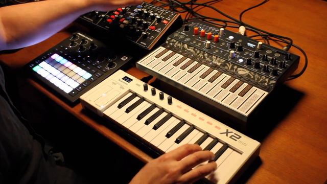 SYNTH JAM - Novation Circuit Tracks - Behringer Model D - Arturia MicroFreak смотреть онлайн