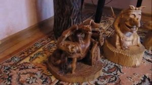 Деревянная статуэтка. Разница в покрытии дерева.