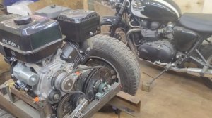 Полноповоротный минипогрузчик.Установил двигатель, КПП, НШ-10.