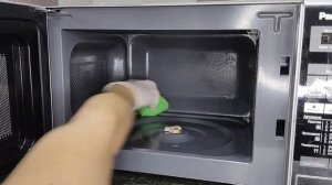 Как БЫСТРО ПОЧИСТИТЬ МИКРОВОЛНОВКУ в домашних условиях: результат вам понравится