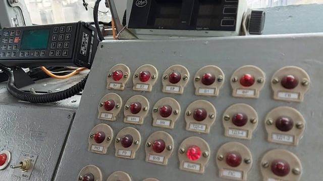 Электровоз ВЛ85. Нет запуска МН в одной секции. смотреть онлайн