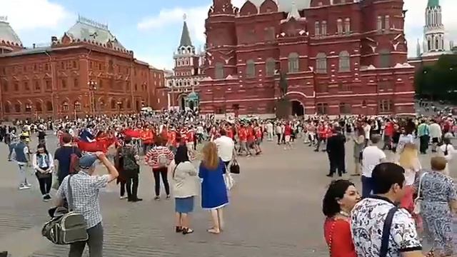Болельщики Чили у красной площади. 18.06.17