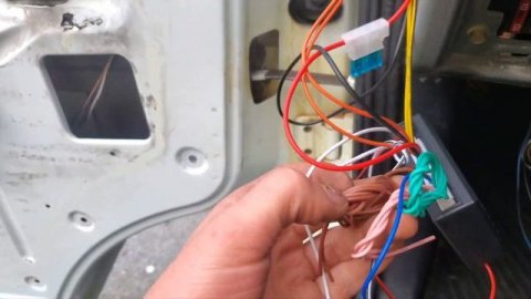 Как подключить центральный замок ?