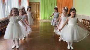 Коллектив Звёздочки, Танец с колокольчиками