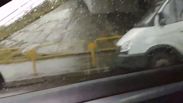 В Саратове под мостом развалилась "ГАЗель" смотреть онлайн